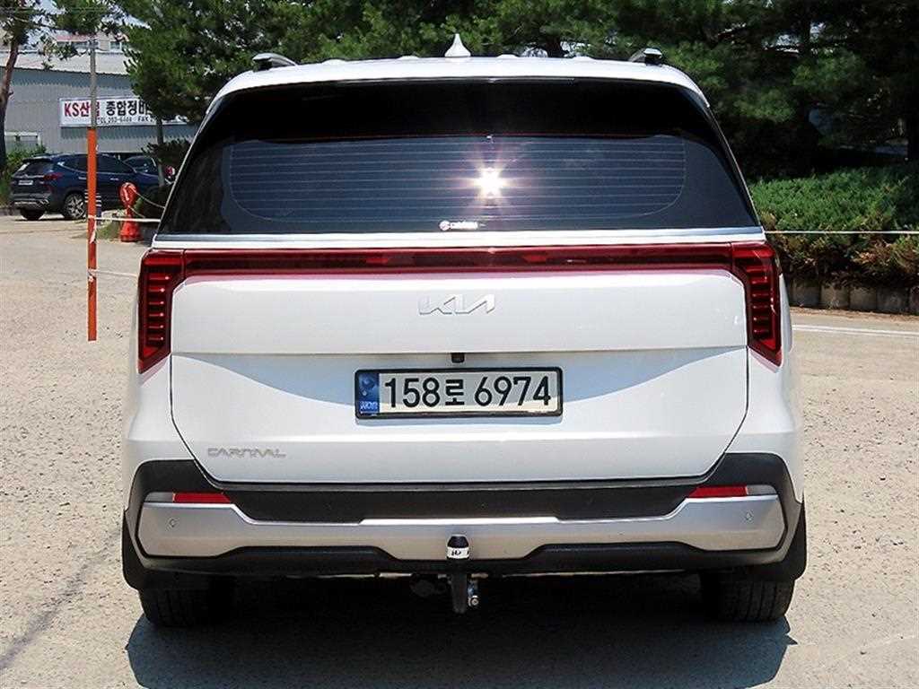 KIA Carnival - Vista 5