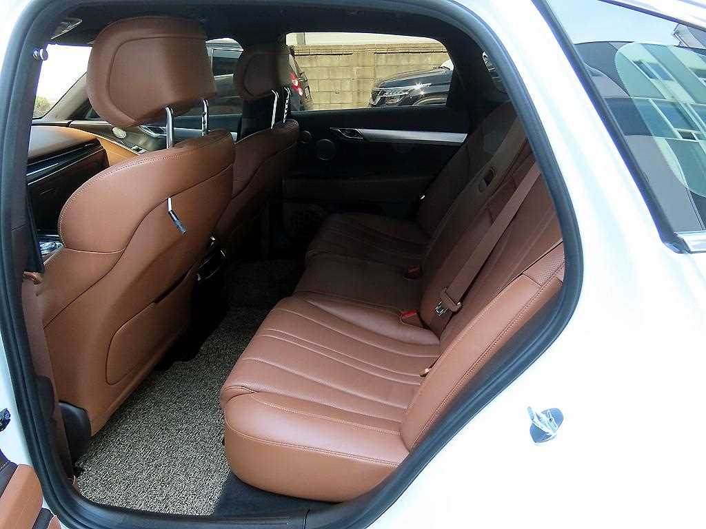 Genesis G80 - Vista 6