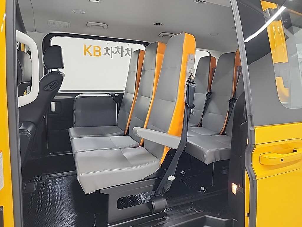 HYUNDAI Staria - Vista 12