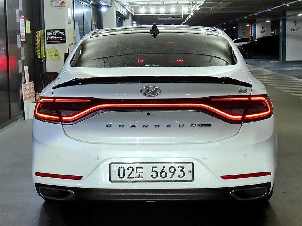 HYUNDAI Grandeur - Vista 5