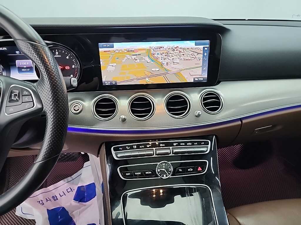 Mercedes Benz E class - Vista 11