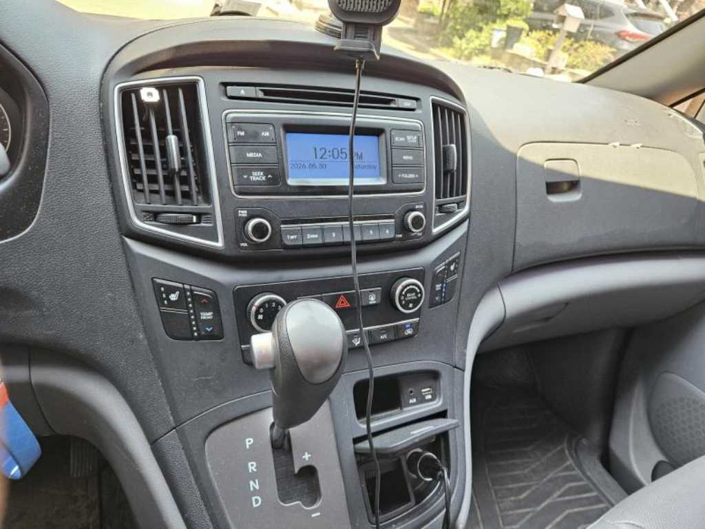 HYUNDAI Starex - Vista 4