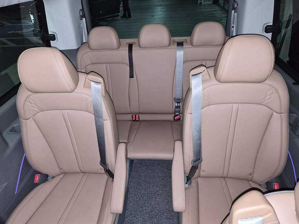 HYUNDAI Staria - Vista 8