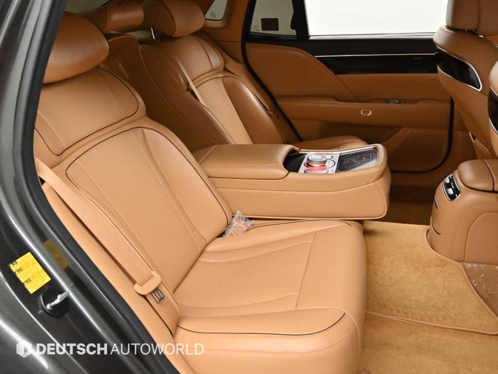 Genesis G90 - Vista 12