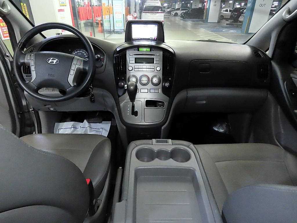 HYUNDAI Starex - Vista 10