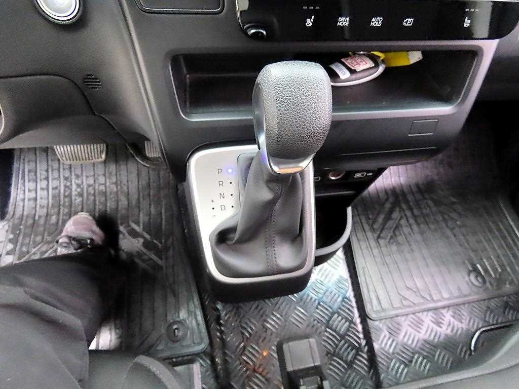 HYUNDAI Staria - Vista 10