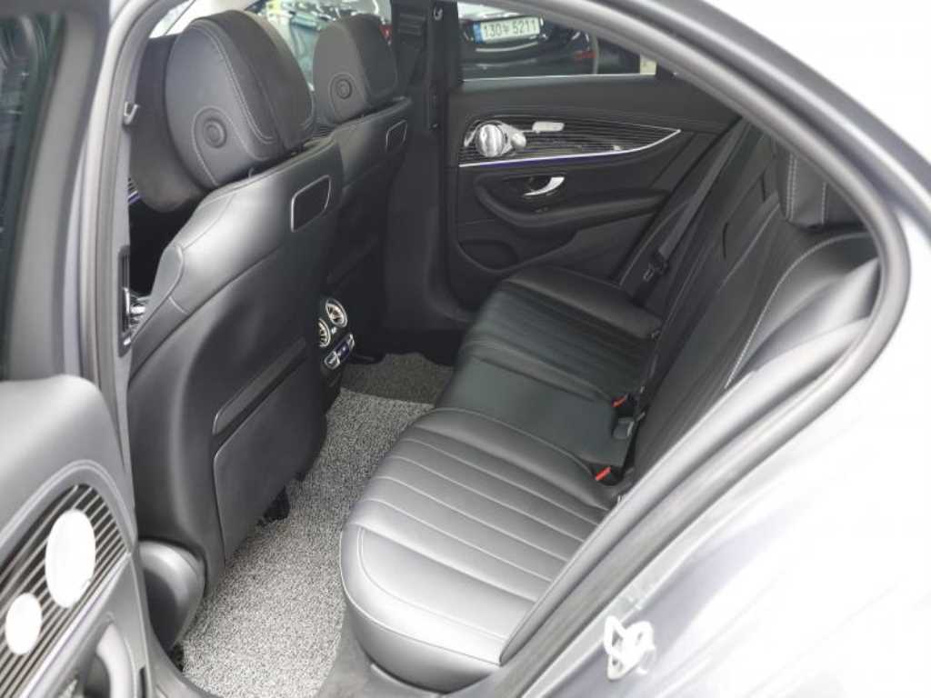 Mercedes Benz E class - Vista 8