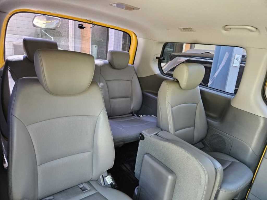 HYUNDAI Starex - Vista 7