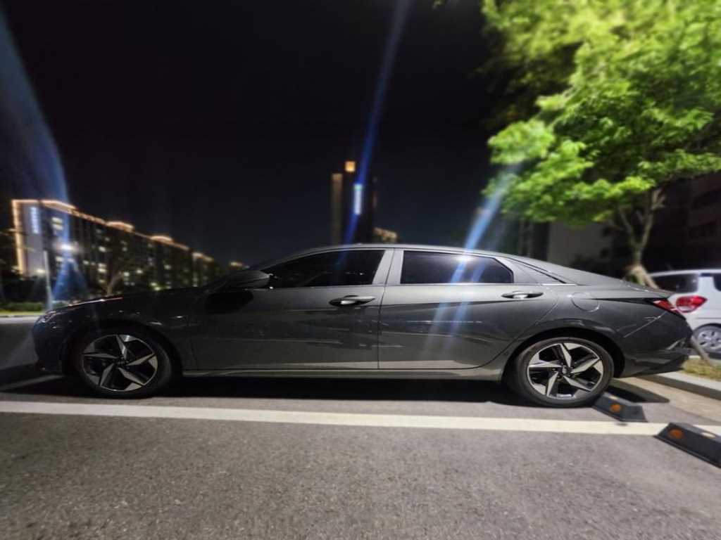 HYUNDAI Avante - Vista 4