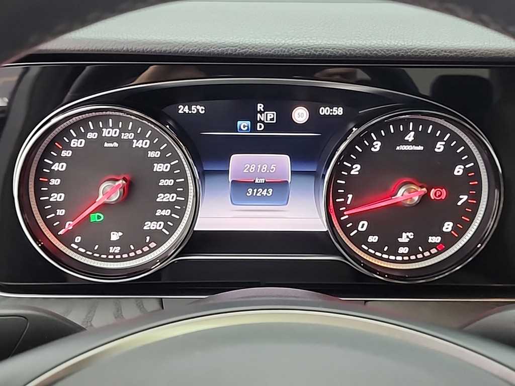 Mercedes Benz E class - Vista 6