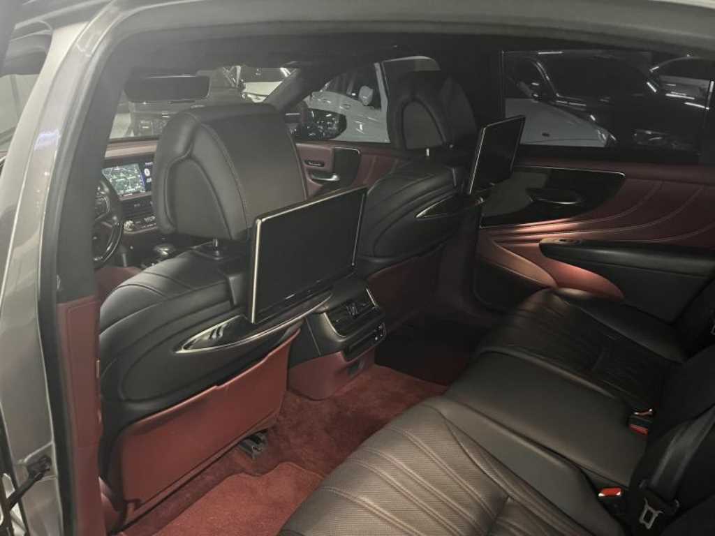 Lexus LS - Vista 11