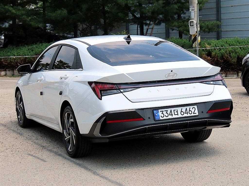 HYUNDAI Avante - Vista 3