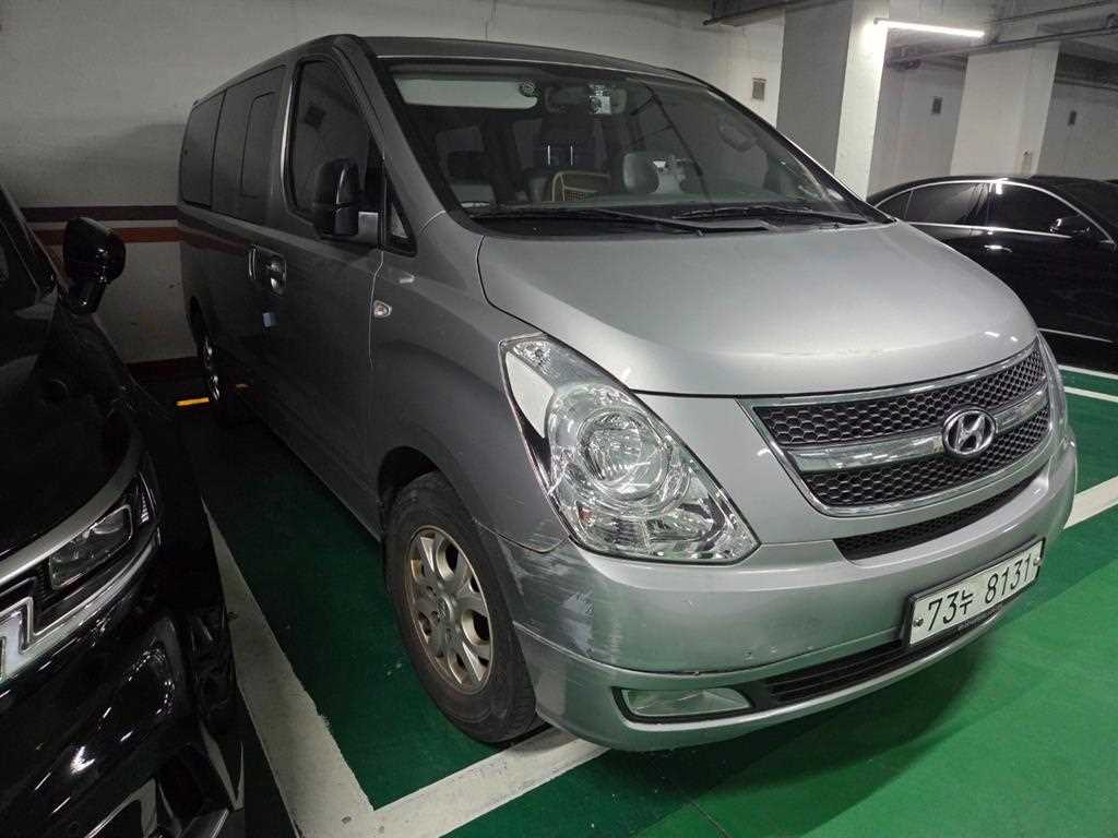HYUNDAI Starex - Vista 3
