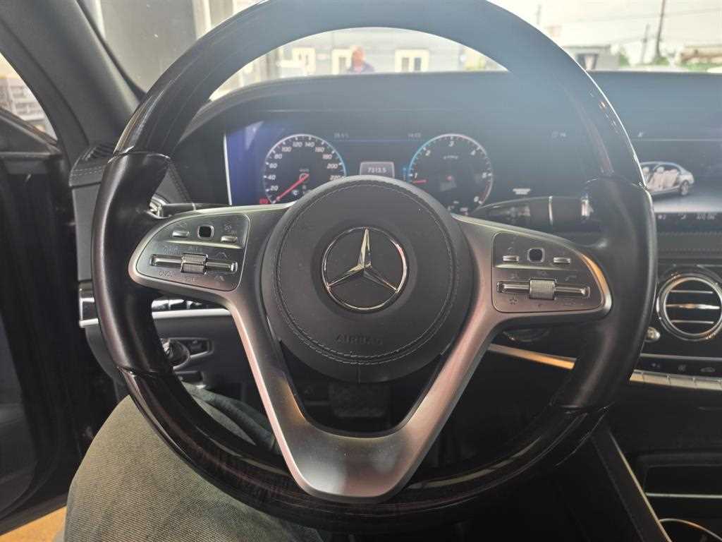 Mercedes Benz S Class - Vista 5