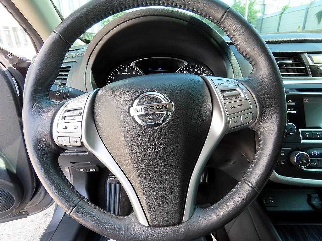 Nissan Altima - Vista 8