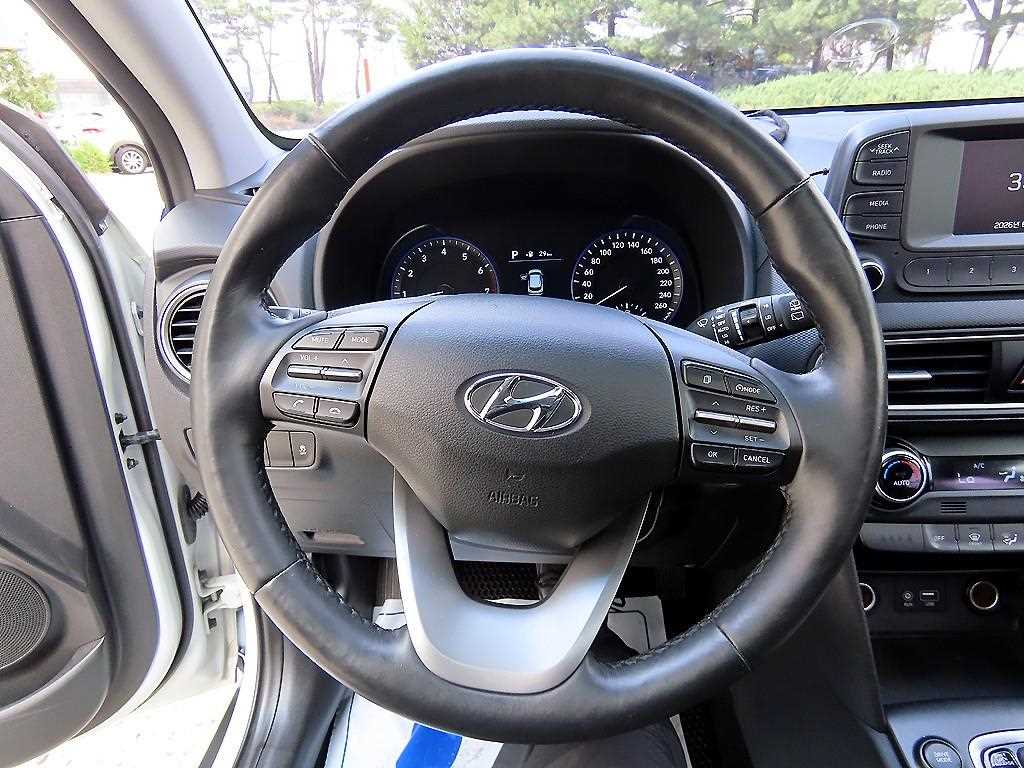 HYUNDAI Kona - Vista 8