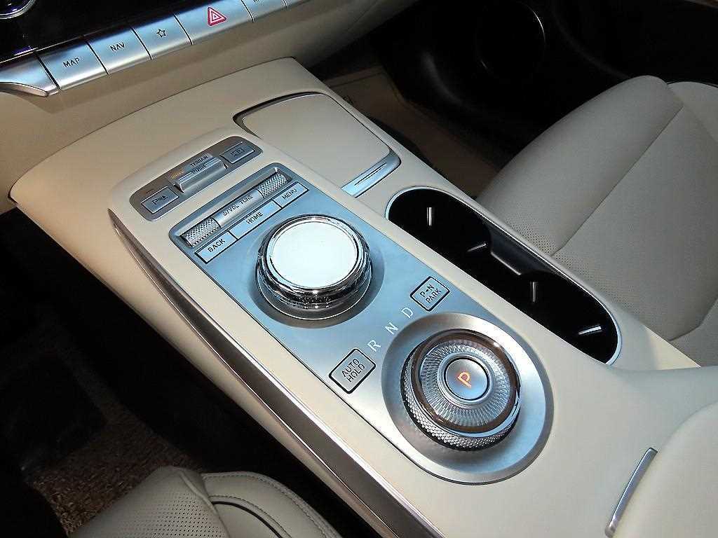 Genesis GV70 - Vista 11