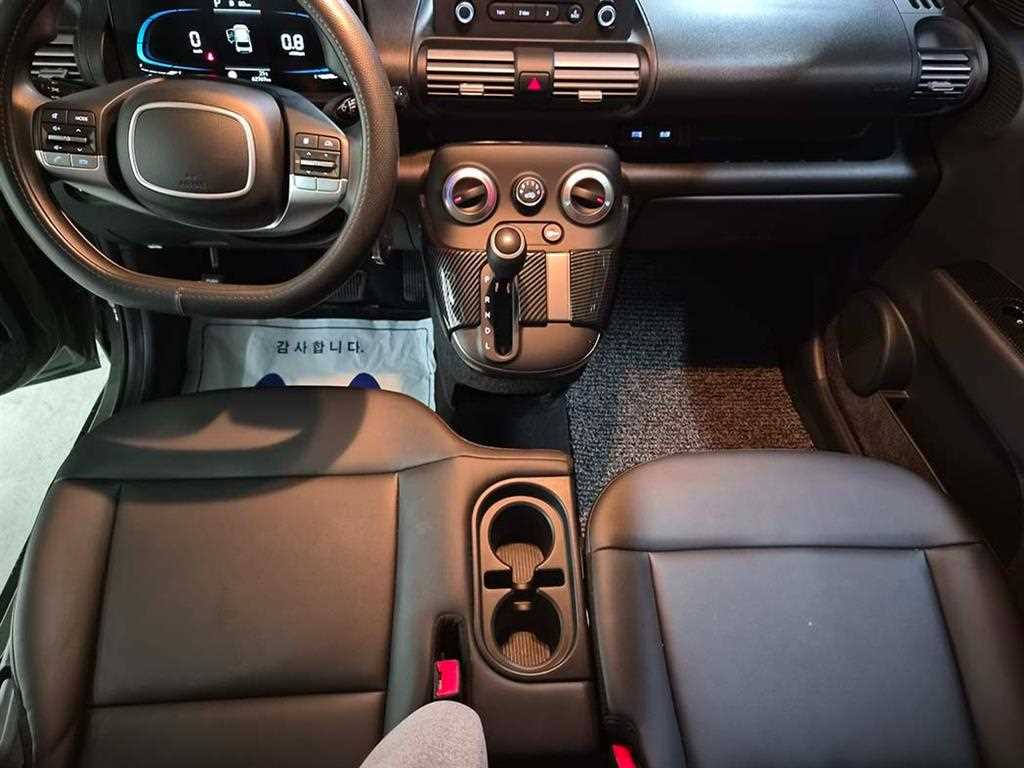 HYUNDAI Casper - Vista 10