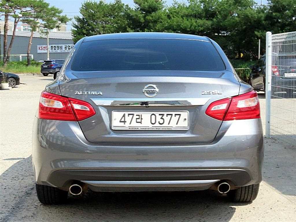 Nissan Altima - Vista 4