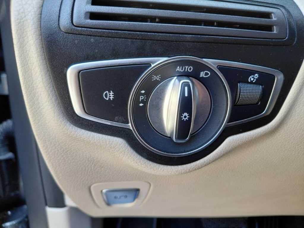 Mercedes Benz GLC Class - Vista 11