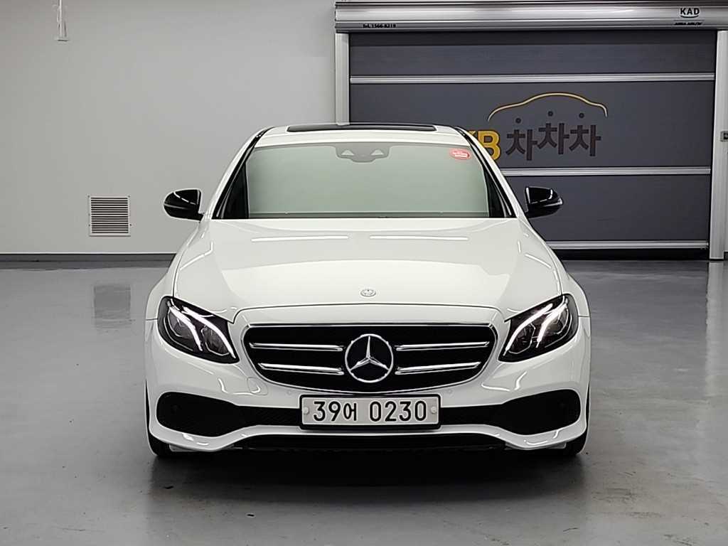 Mercedes Benz E class - Vista 3
