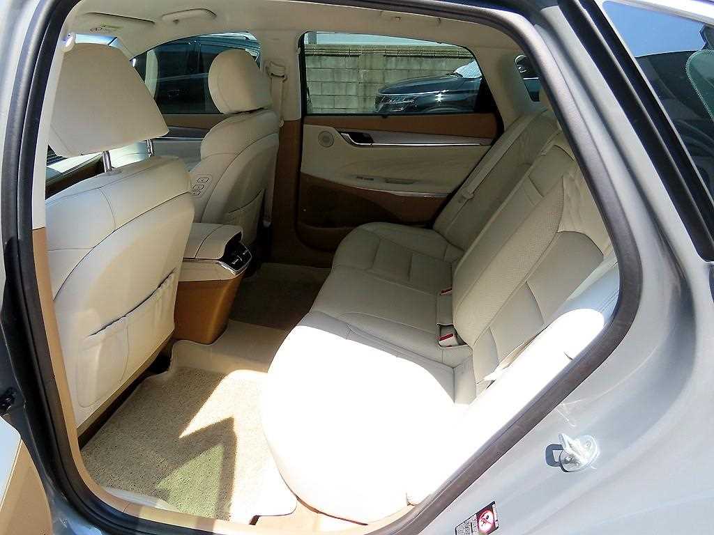 HYUNDAI Grandeur - Vista 7