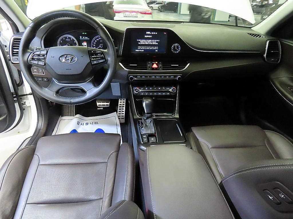 HYUNDAI Grandeur - Vista 10
