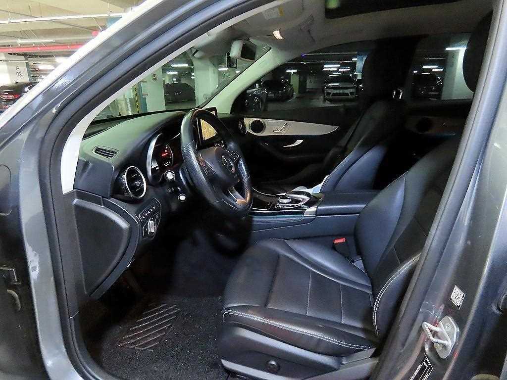 Mercedes Benz GLC Class - Vista 6