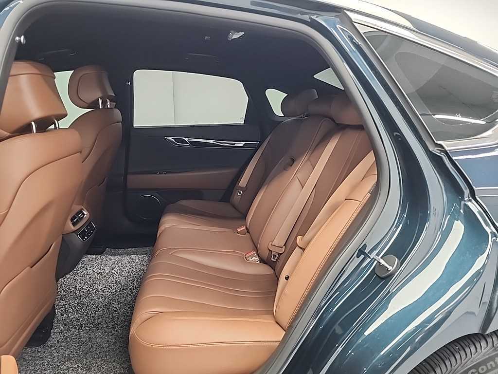Genesis G80 - Vista 12