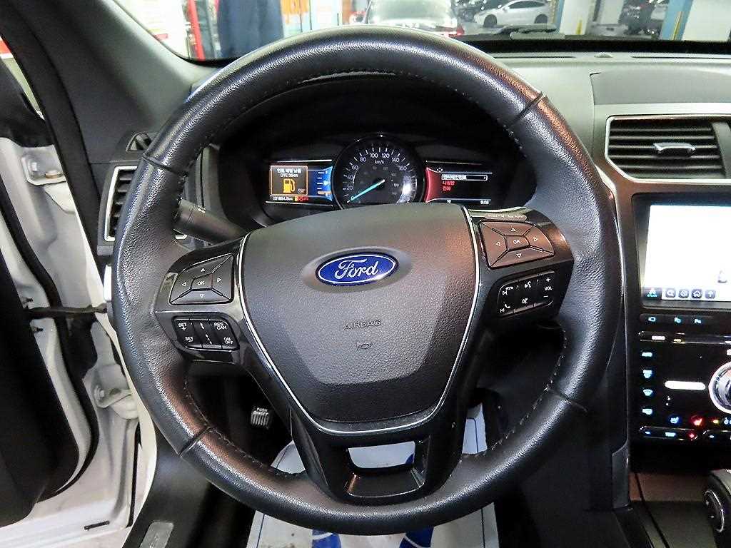 Ford Explorer - Vista 8