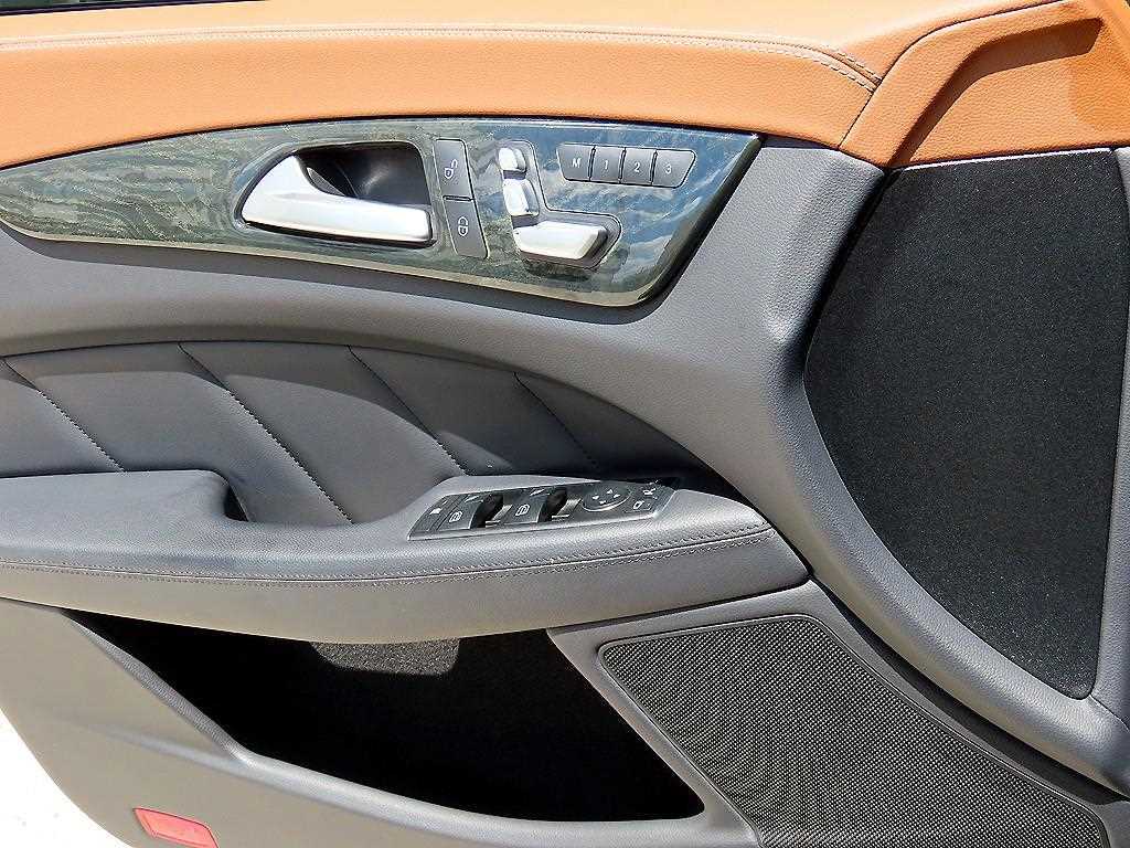 Mercedes Benz CLS Class - Vista 11