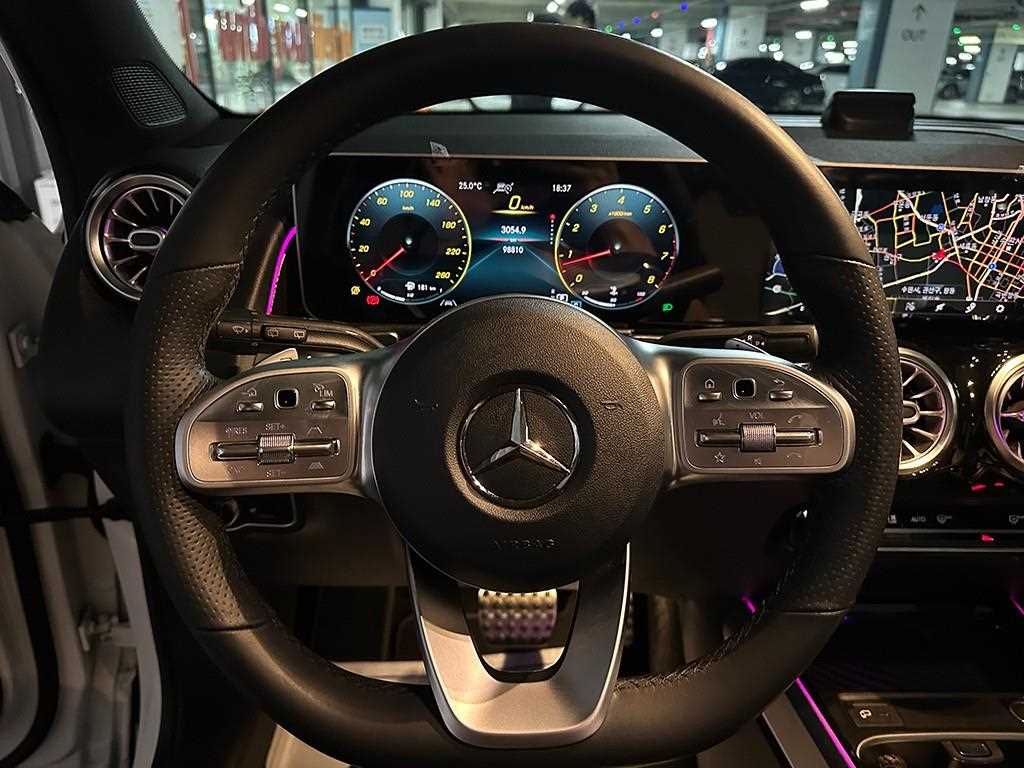Mercedes Benz GLB Class - Vista 8