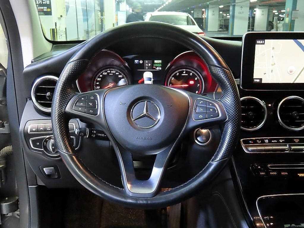 Mercedes Benz GLC Class - Vista 8