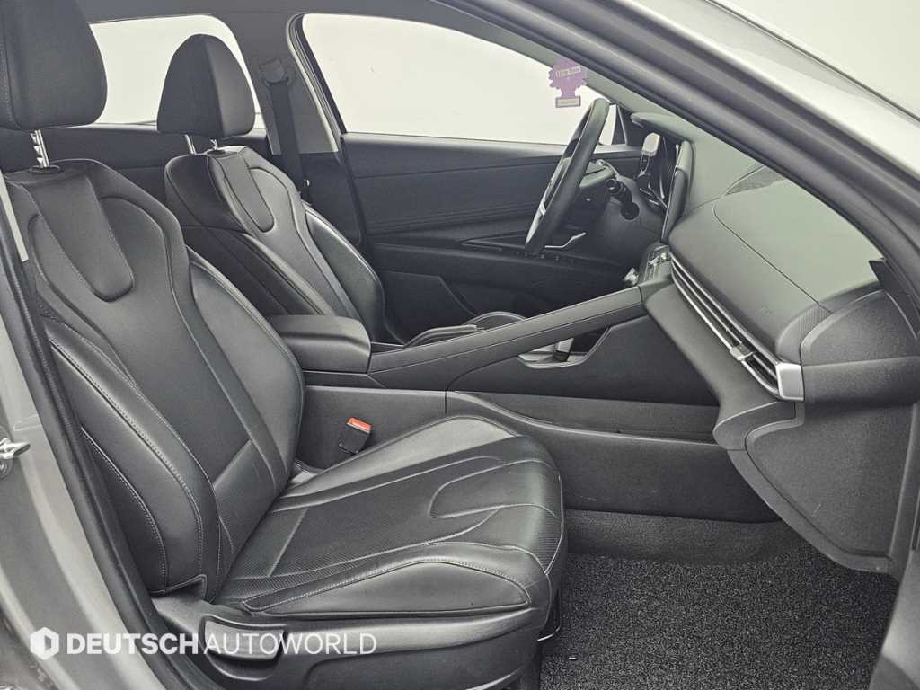HYUNDAI Avante - Vista 10