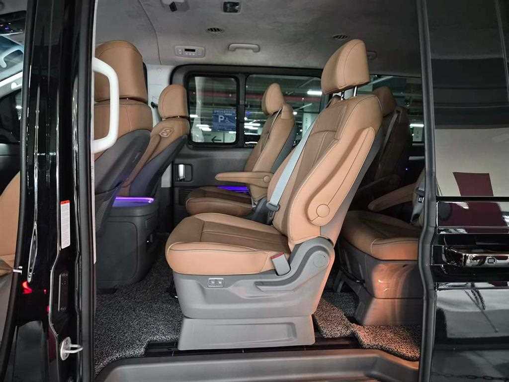 HYUNDAI Staria - Vista 7