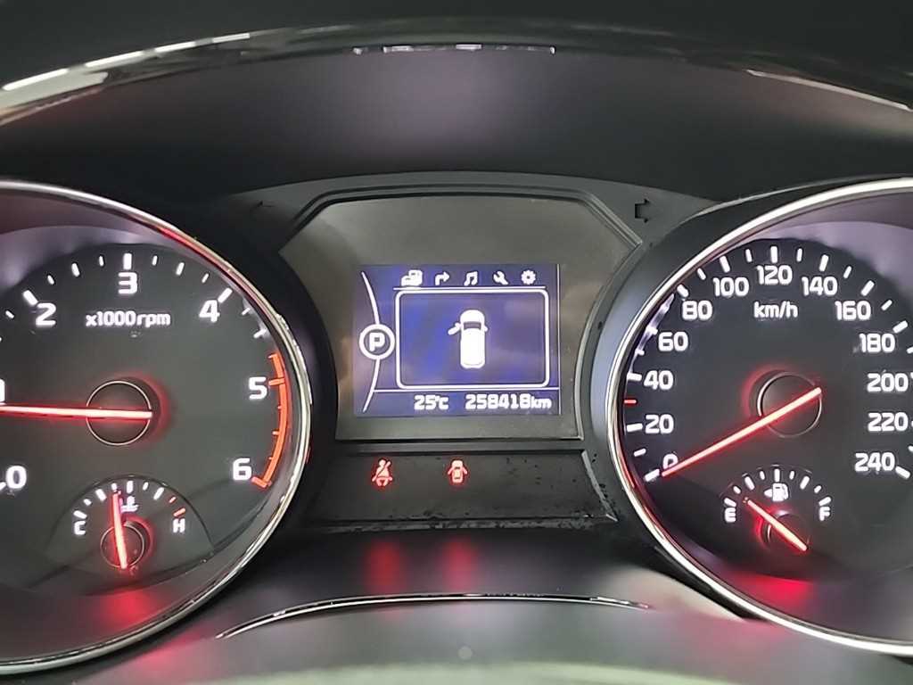 KIA Carnival - Vista 6