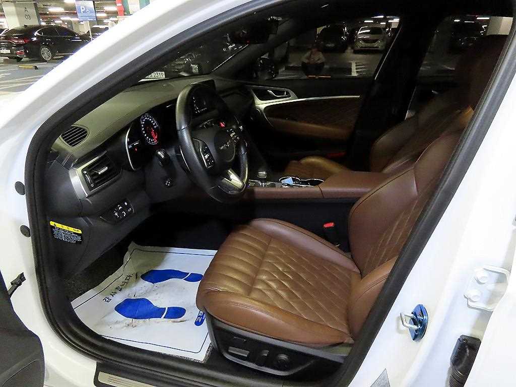 Genesis G70 - Vista 6