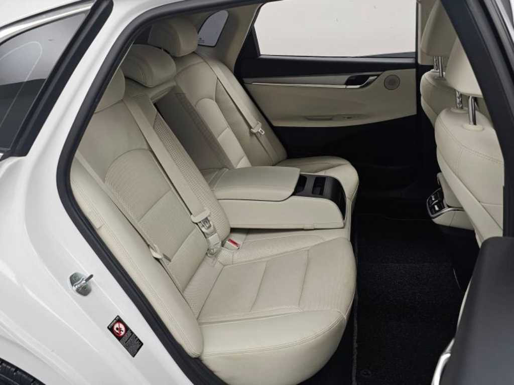 HYUNDAI Grandeur - Vista 12
