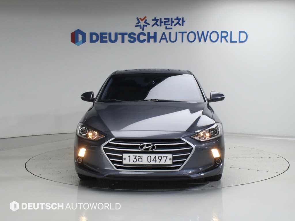 HYUNDAI Avante - Vista 3