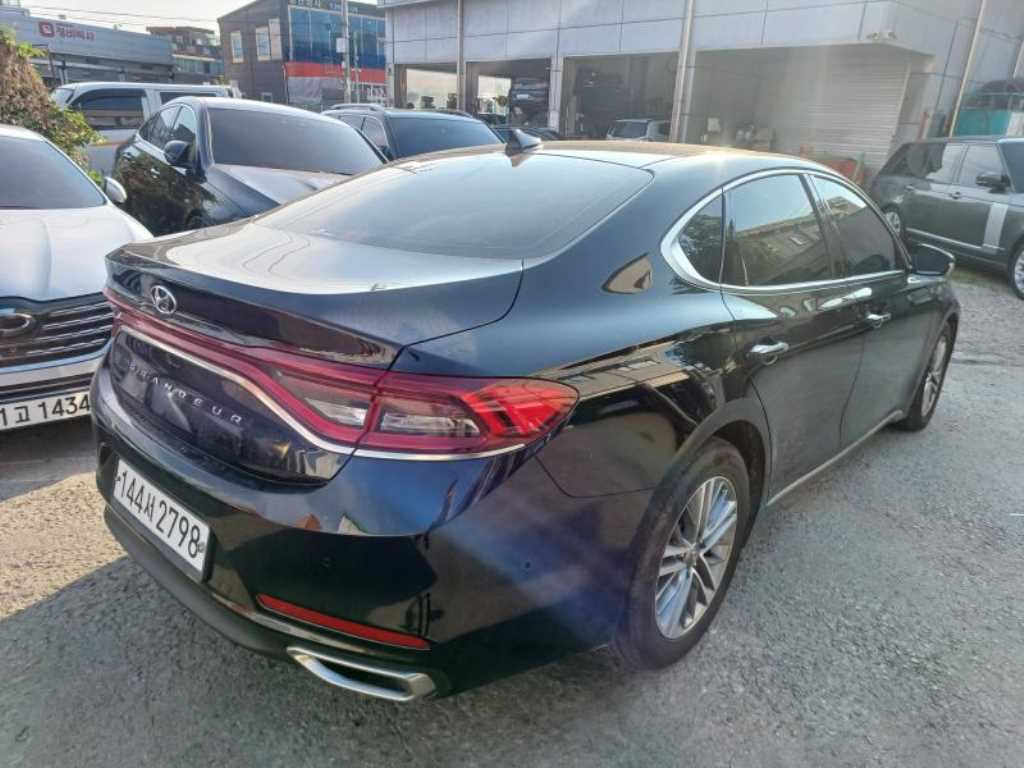 HYUNDAI Grandeur - Vista 4