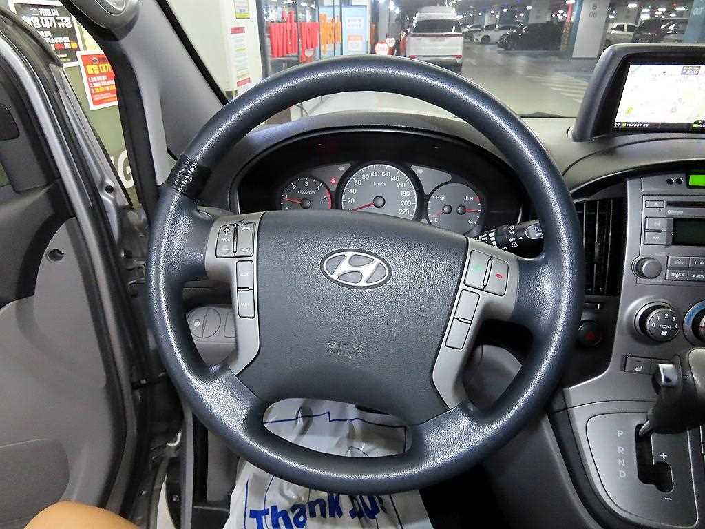 HYUNDAI Starex - Vista 8