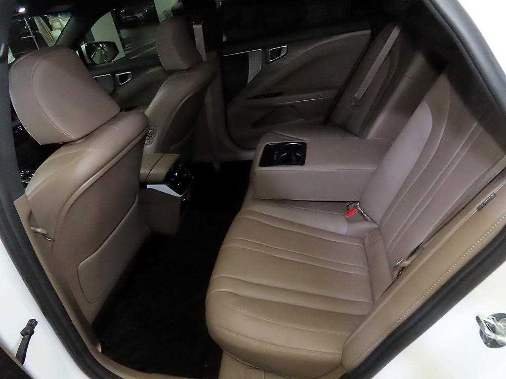 KIA K8 - Vista 7