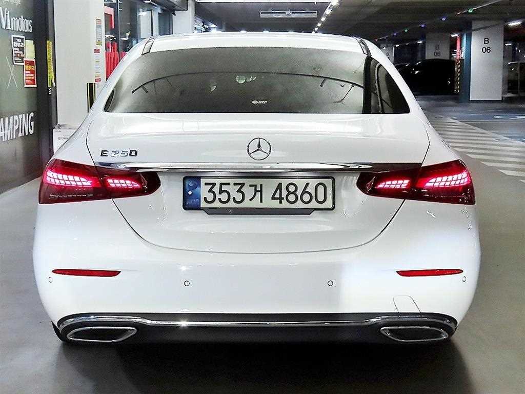 Mercedes Benz E class - Vista 5