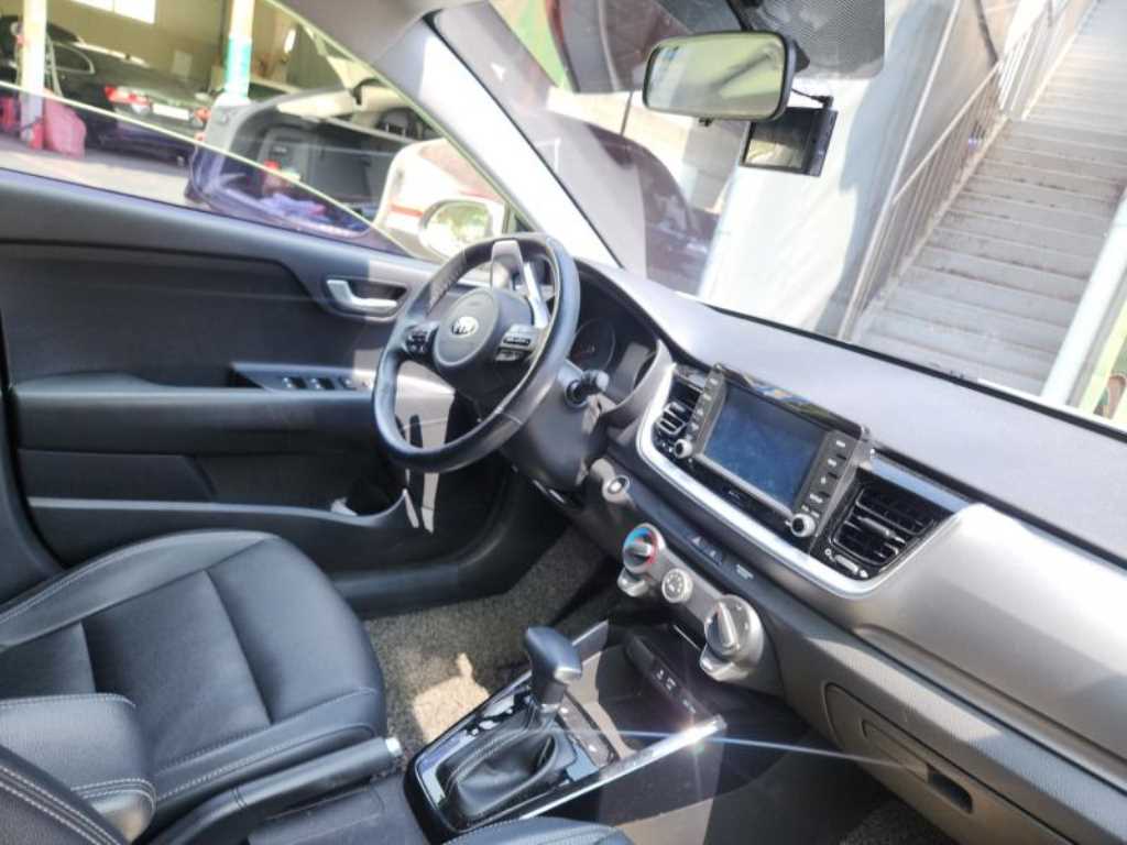 KIA Stonic - Vista 3