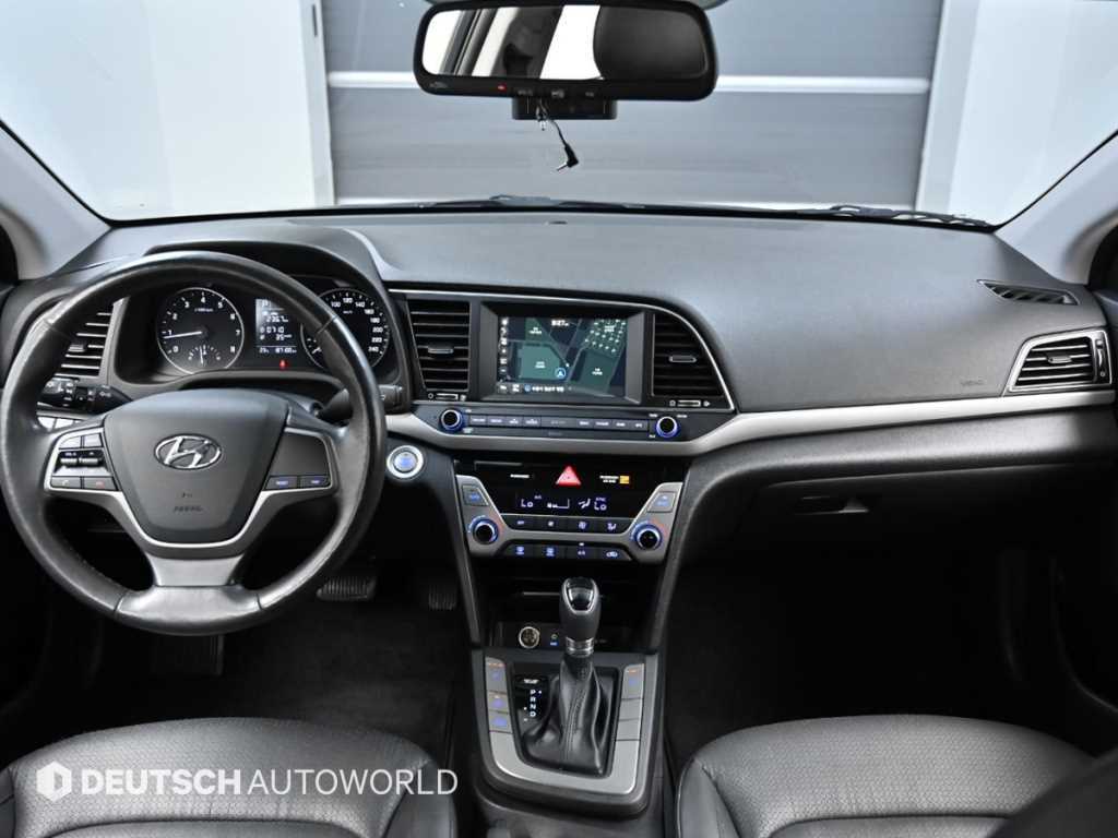 HYUNDAI Avante - Vista 7