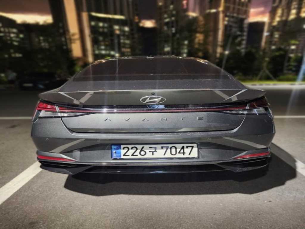 HYUNDAI Avante - Vista 2