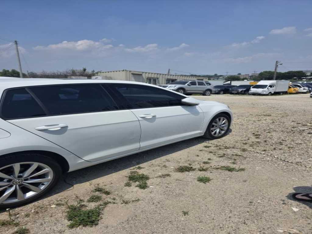 Volkswagen Golf - Vista 3