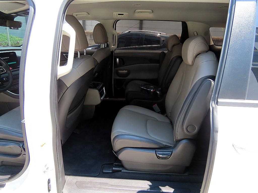 KIA Carnival - Vista 7