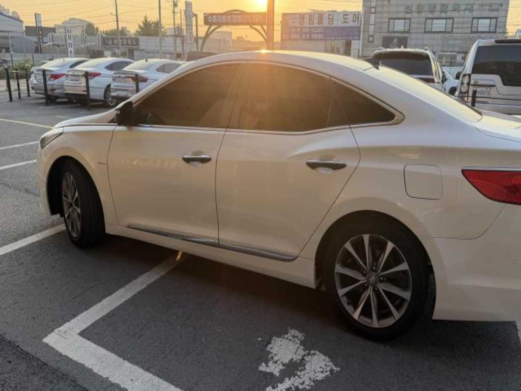 HYUNDAI Grandeur - Vista 4