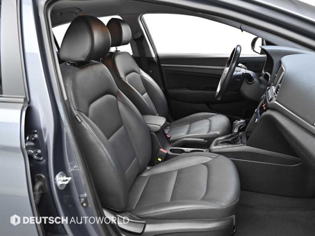 HYUNDAI Avante - Vista 10